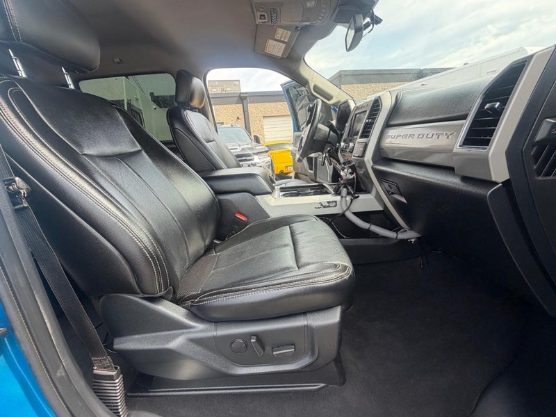 Ford Super Duty F-250 SRW Vehicle Full-screen Gallery Image 28