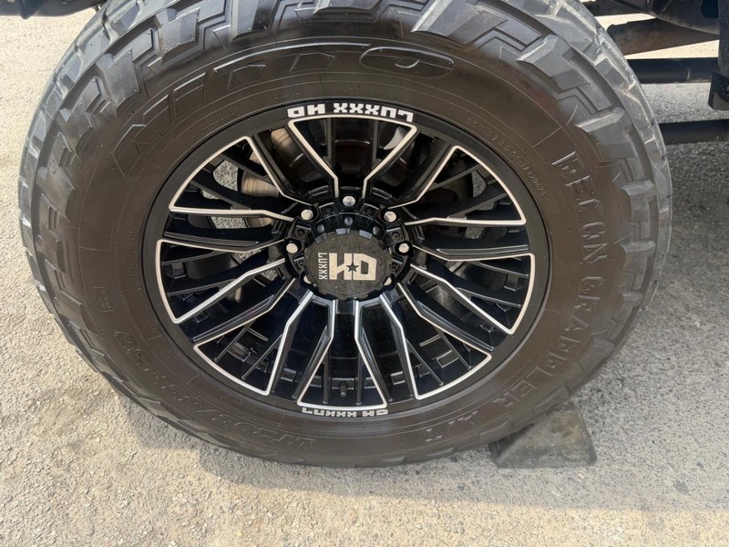 Ford Super Duty F-250 SRW Vehicle Full-screen Gallery Image 31