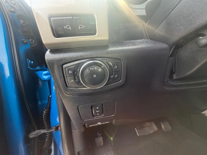 Ford Super Duty F-250 SRW Vehicle Full-screen Gallery Image 35