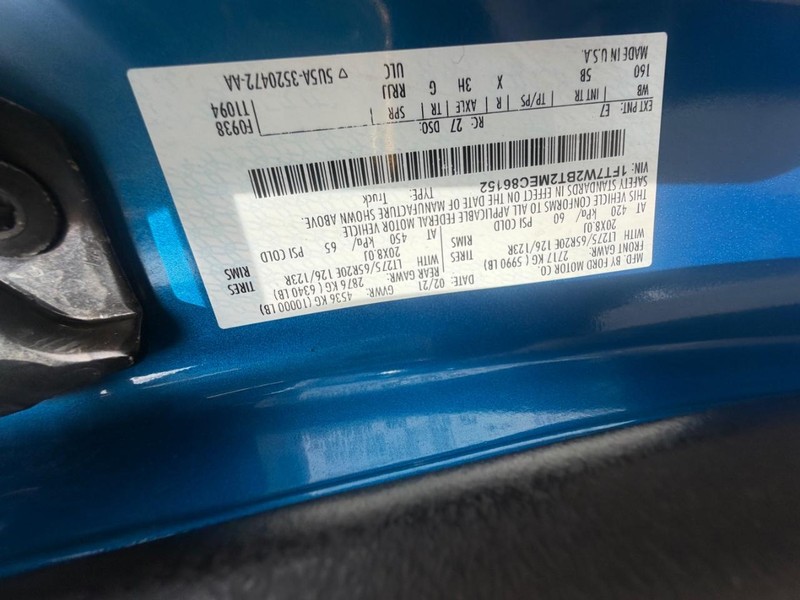 Ford Super Duty F-250 SRW Vehicle Full-screen Gallery Image 36