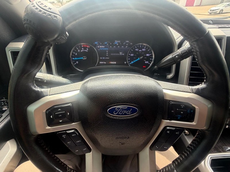 Ford Super Duty F-250 SRW Vehicle Full-screen Gallery Image 37