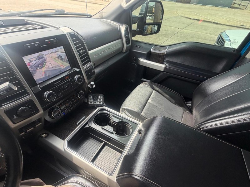 Ford Super Duty F-250 SRW Vehicle Full-screen Gallery Image 38