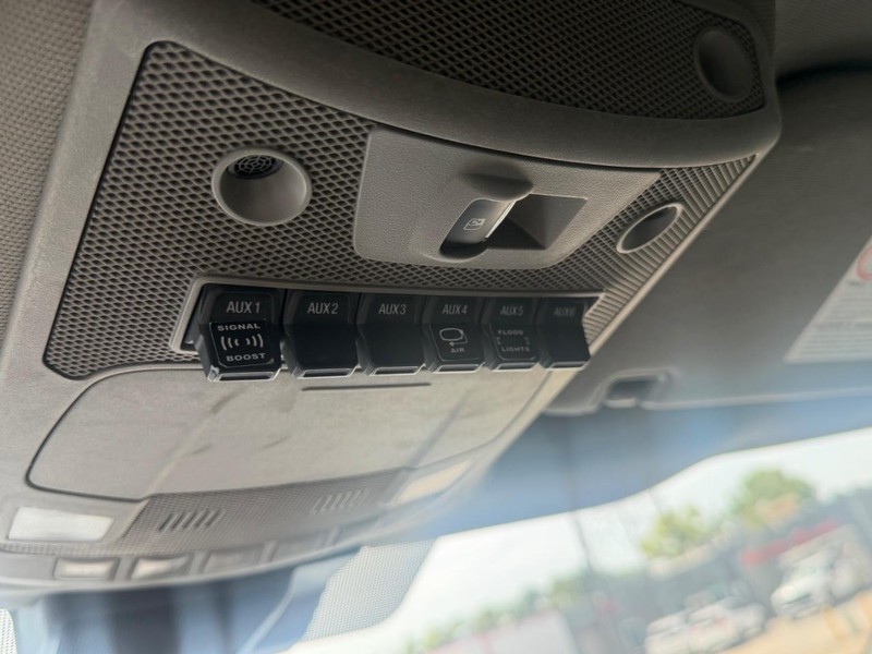 Ford Super Duty F-250 SRW Vehicle Full-screen Gallery Image 40