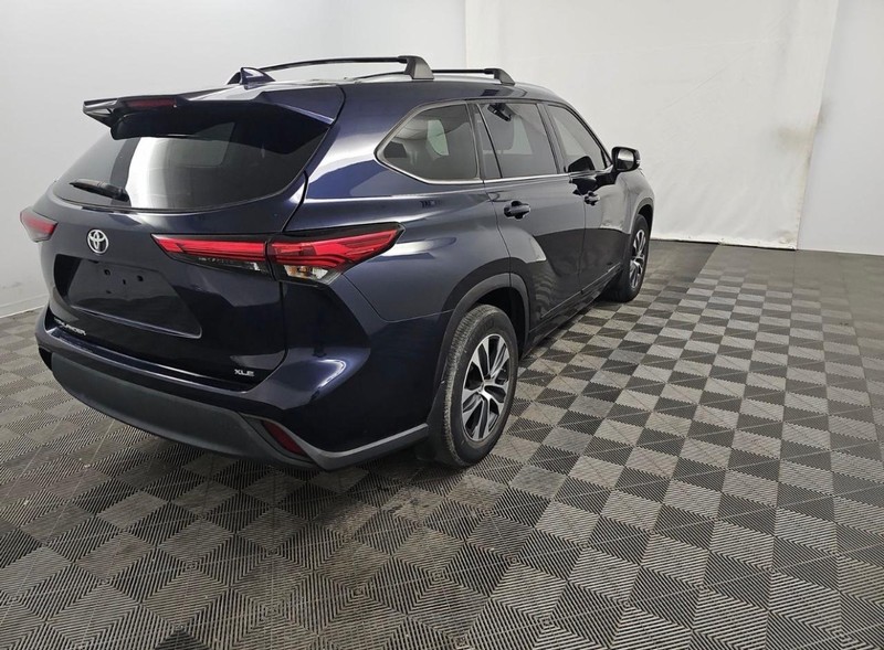 Toyota Highlander Vehicle Full-screen Gallery Image 04