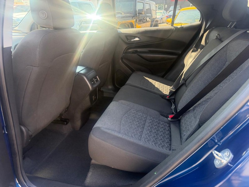Chevrolet Equinox Vehicle Full-screen Gallery Image 17