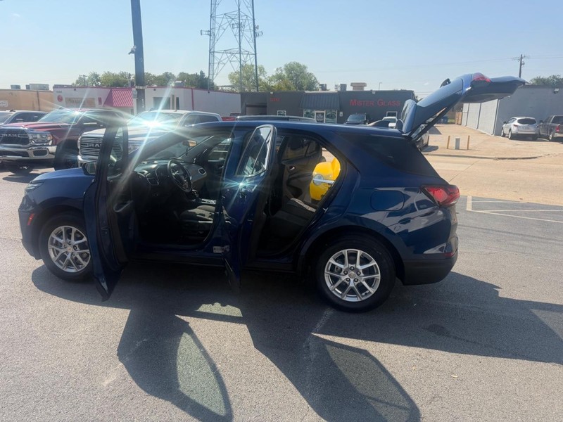 Chevrolet Equinox Vehicle Full-screen Gallery Image 21