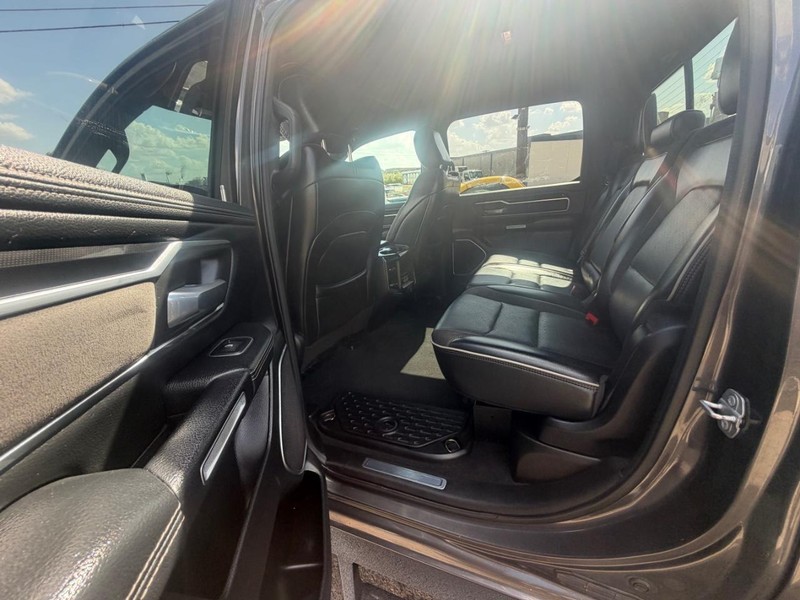 Ram 1500 Vehicle Full-screen Gallery Image 14