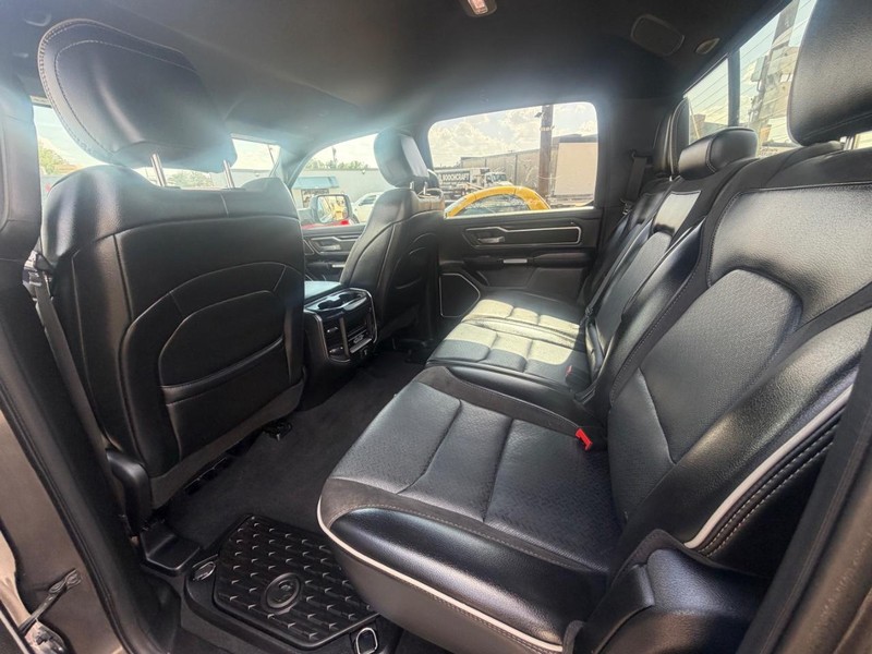 Ram 1500 Vehicle Full-screen Gallery Image 15