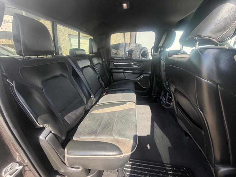 Ram 1500 Vehicle Full-screen Gallery Image 17