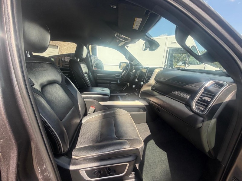 Ram 1500 Vehicle Full-screen Gallery Image 18