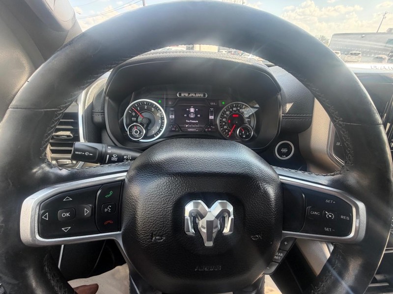 Ram 1500 Vehicle Full-screen Gallery Image 21