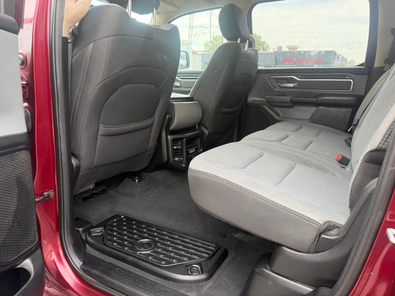 Ram 1500 Vehicle Full-screen Gallery Image 17