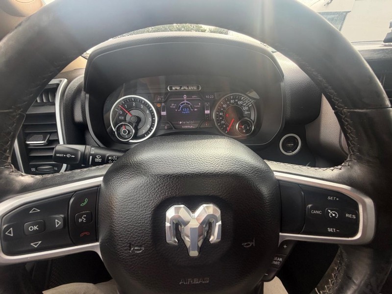 Ram 1500 Vehicle Full-screen Gallery Image 21