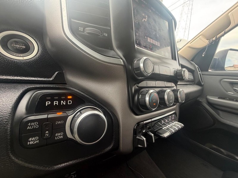 Ram 1500 Vehicle Full-screen Gallery Image 22