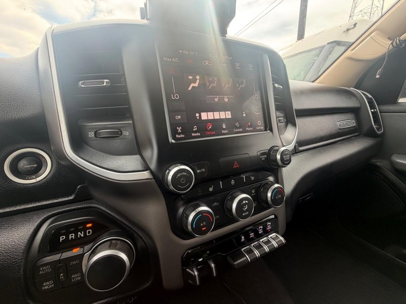 Ram 1500 Vehicle Full-screen Gallery Image 23