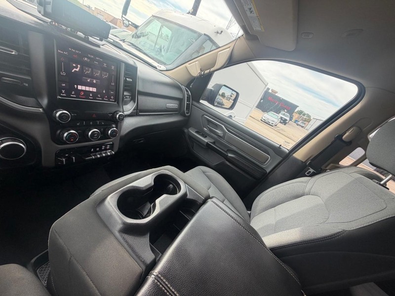 Ram 1500 Vehicle Full-screen Gallery Image 24