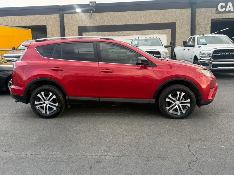 Toyota RAV4 Vehicle Full-screen Gallery Image 04