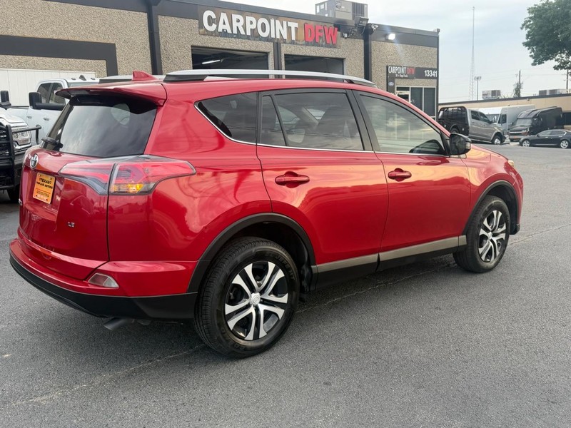 Toyota RAV4 Vehicle Full-screen Gallery Image 05
