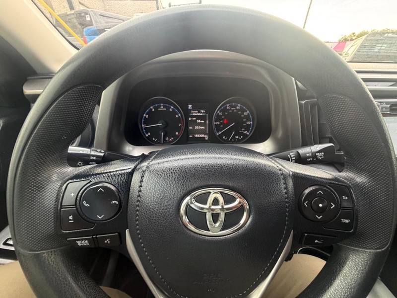 Toyota RAV4 Vehicle Full-screen Gallery Image 19