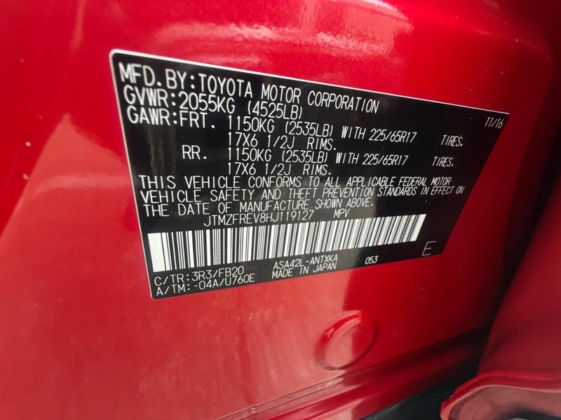Toyota RAV4 Vehicle Full-screen Gallery Image 22