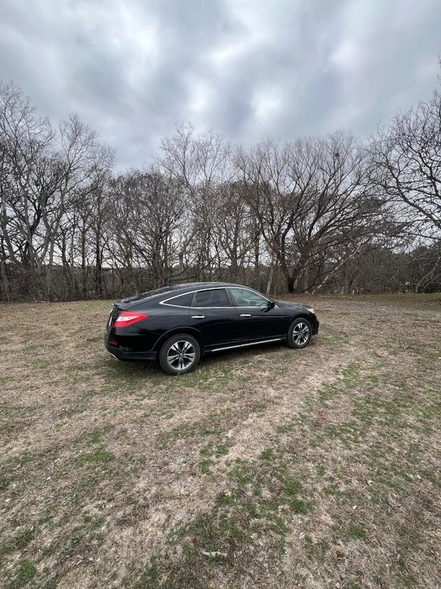Honda Crosstour Vehicle Full-screen Gallery Image 03