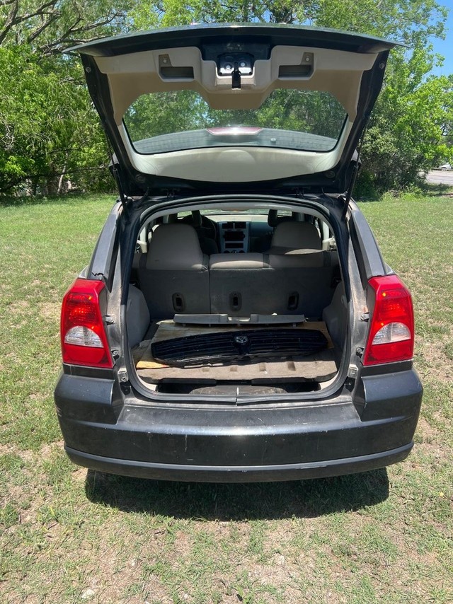 Dodge Caliber Vehicle Full-screen Gallery Image 05