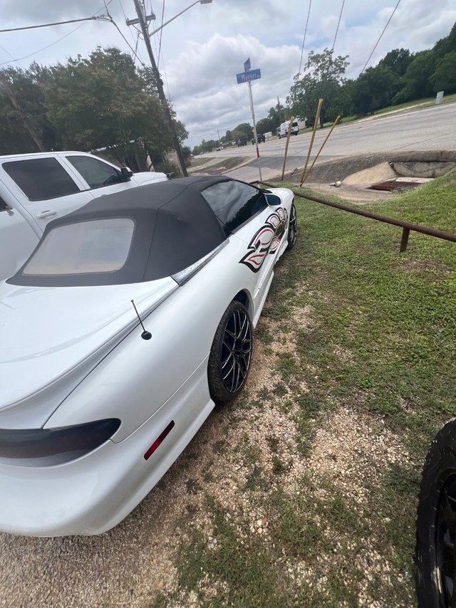Pontiac Firebird Vehicle Full-screen Gallery Image 04