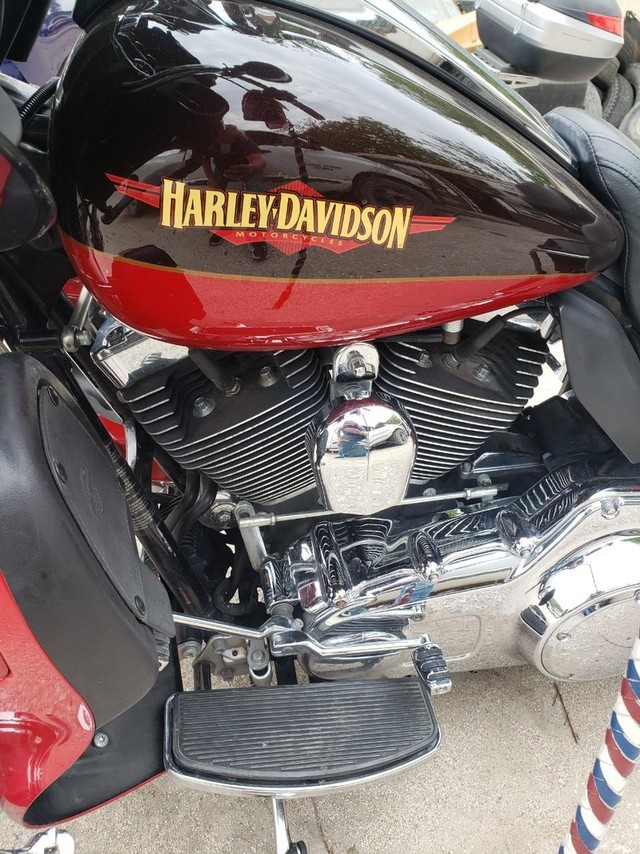 Harley-Davidson Bagger Vehicle Full-screen Gallery Image 05