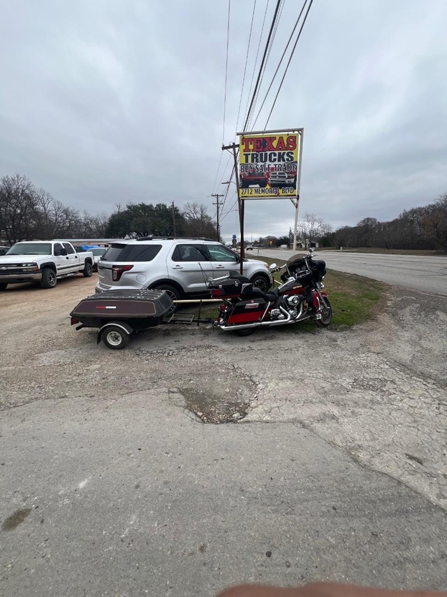 Harley-Davidson Bagger Vehicle Full-screen Gallery Image 09