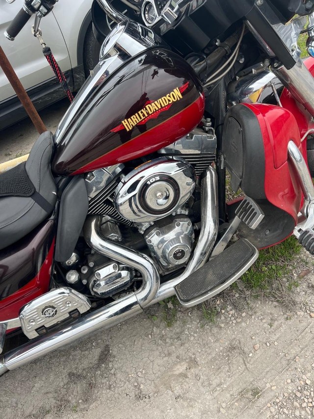 Harley-Davidson Bagger Vehicle Full-screen Gallery Image 12