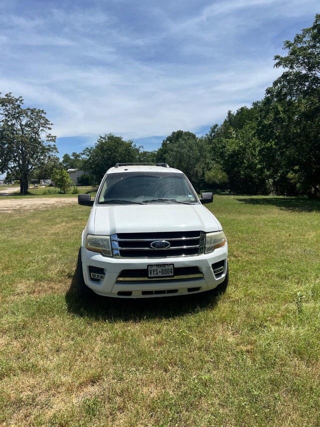 Ford Expedition EL Vehicle Full-screen Gallery Image 02