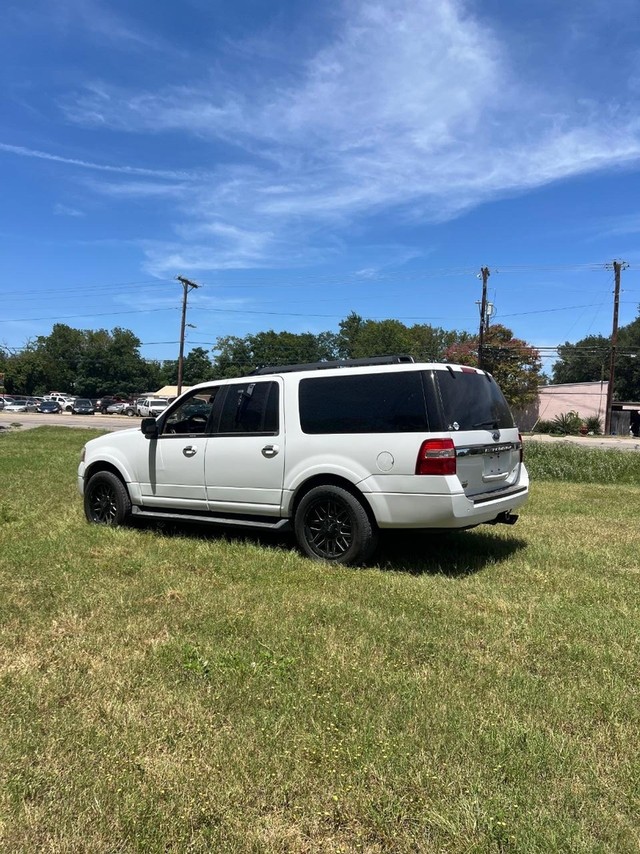 Ford Expedition EL Vehicle Full-screen Gallery Image 04