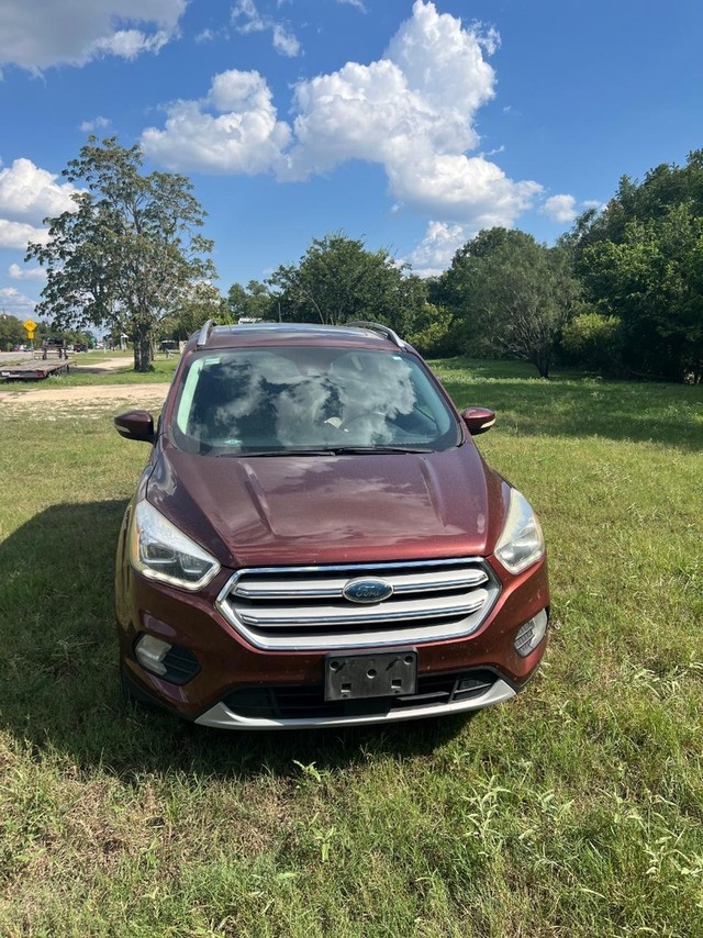 Ford Escape Vehicle Full-screen Gallery Image 02