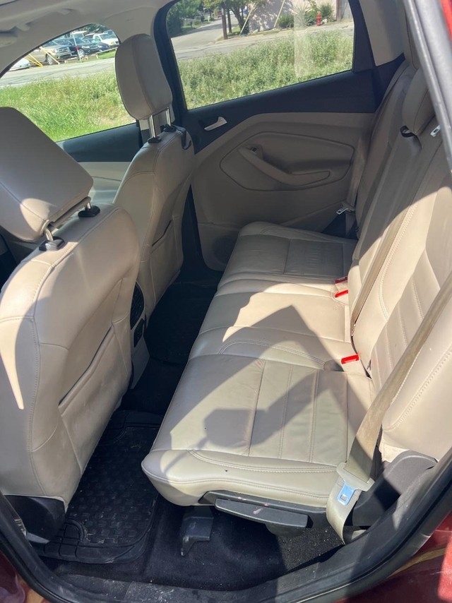 Ford Escape Vehicle Full-screen Gallery Image 06