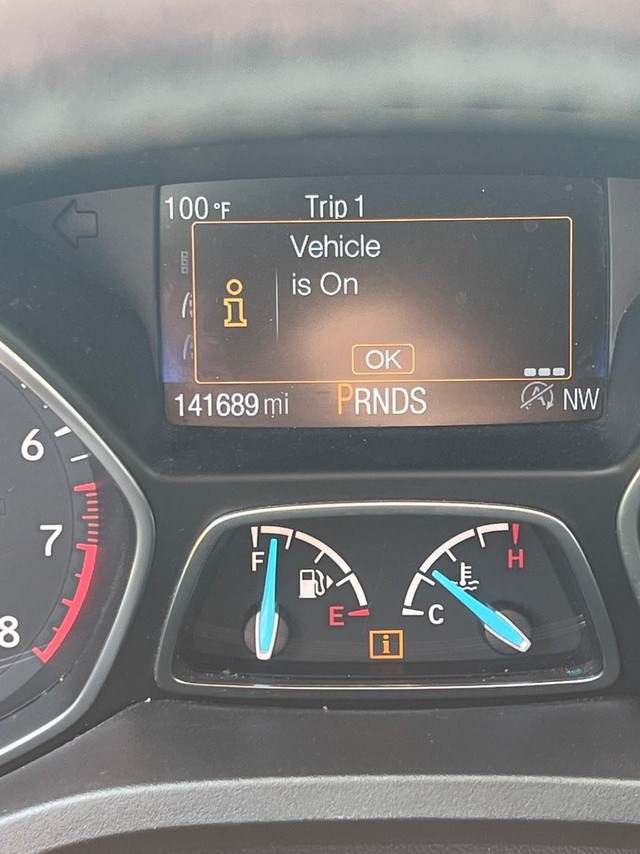 Ford Escape Vehicle Full-screen Gallery Image 08