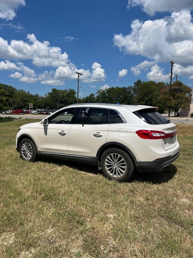 Lincoln MKX Vehicle Full-screen Gallery Image 04
