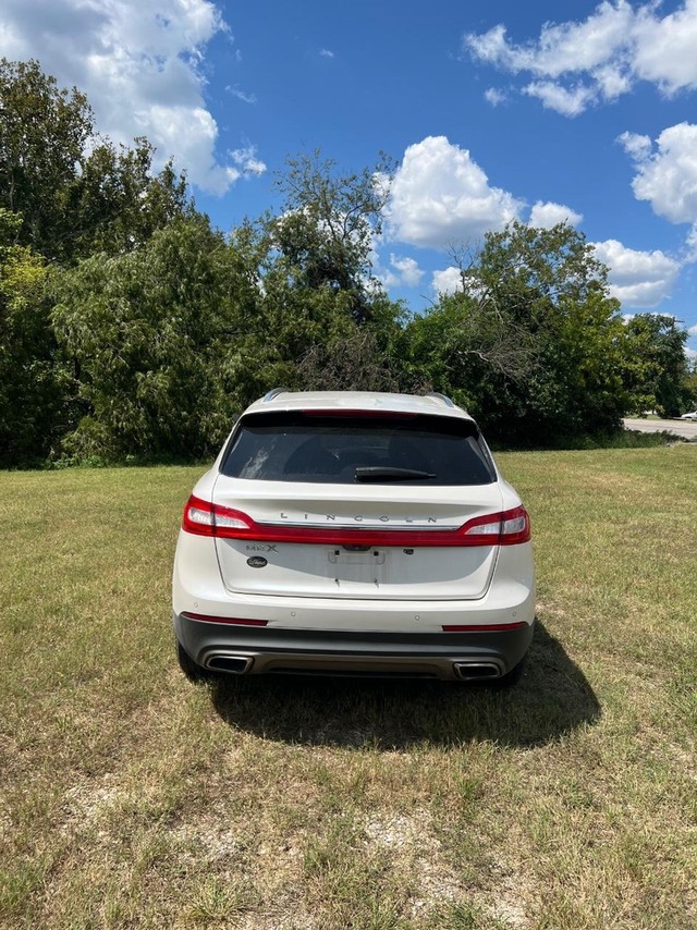 Lincoln MKX Vehicle Full-screen Gallery Image 05