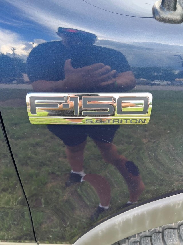 Ford F-150 Vehicle Full-screen Gallery Image 05