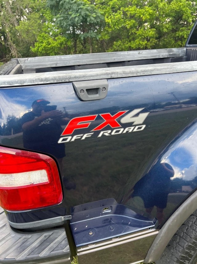 Ford F-150 Vehicle Full-screen Gallery Image 06