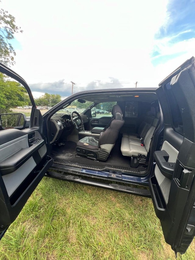 Ford F-150 Vehicle Full-screen Gallery Image 07