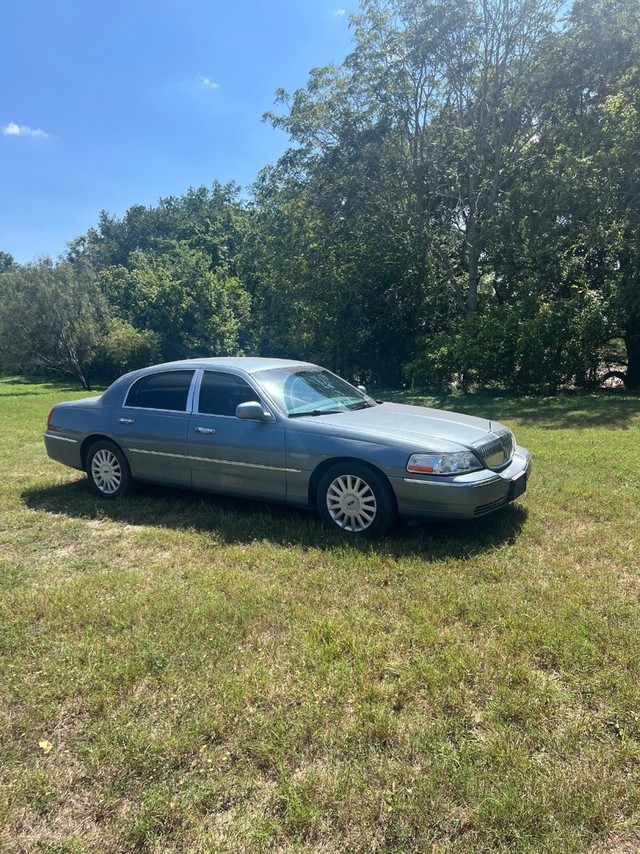 2004 Lincoln Town Car 4dr Sdn Signature
