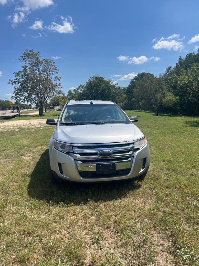 Ford Edge Vehicle Full-screen Gallery Image 02