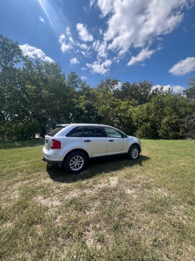 Ford Edge Vehicle Full-screen Gallery Image 03