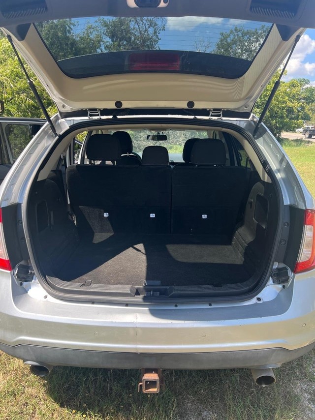 Ford Edge Vehicle Full-screen Gallery Image 06