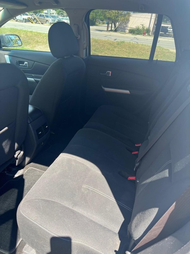 Ford Edge Vehicle Full-screen Gallery Image 07