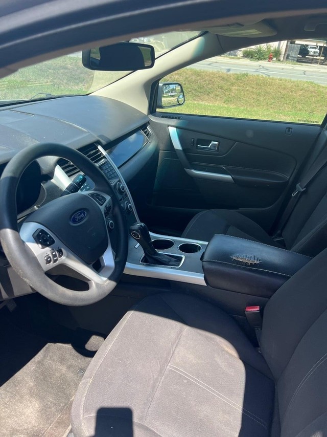 Ford Edge Vehicle Full-screen Gallery Image 08