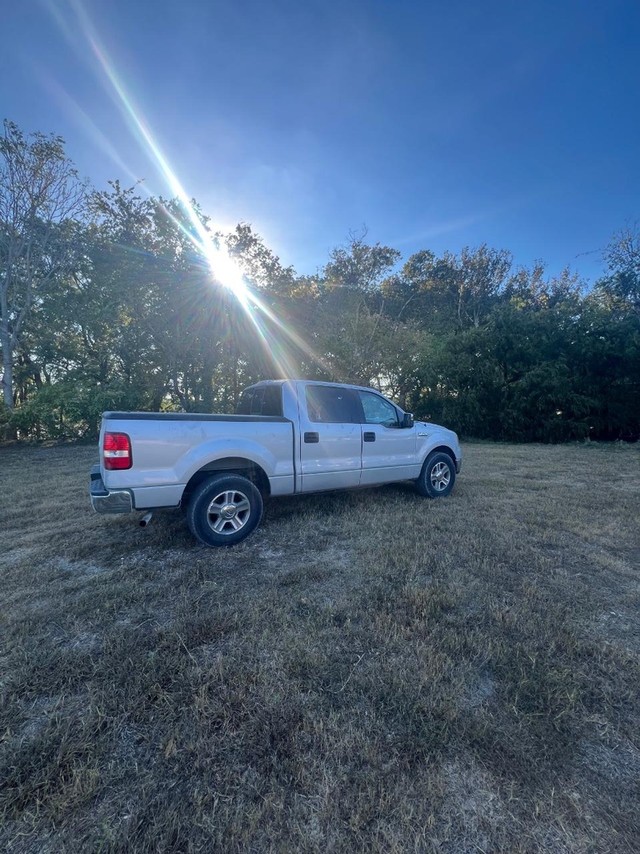 Ford F-150 Vehicle Full-screen Gallery Image 03