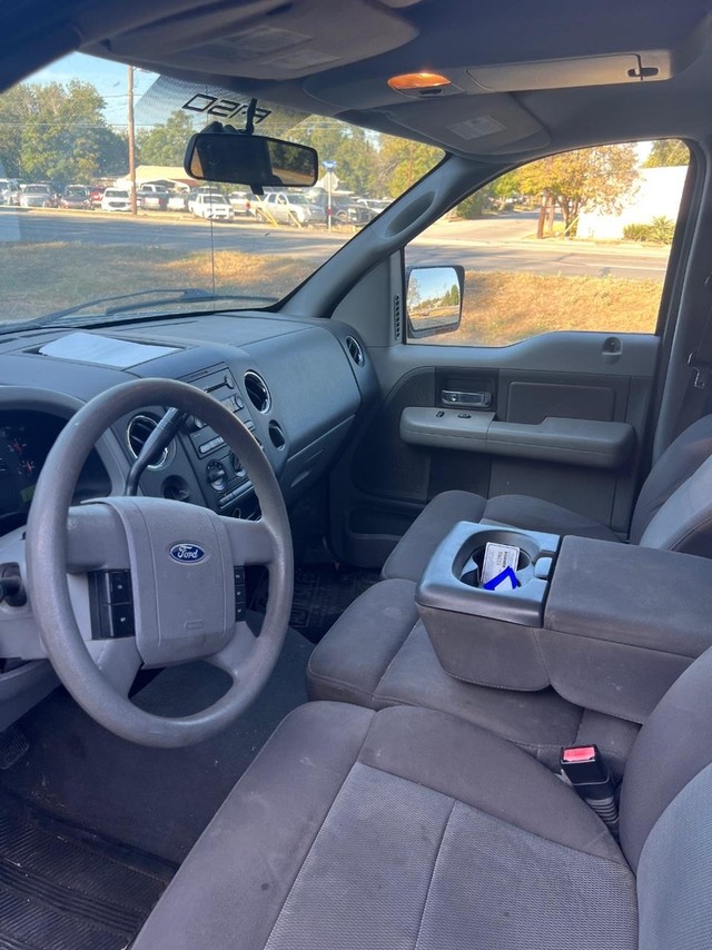 Ford F-150 Vehicle Full-screen Gallery Image 06