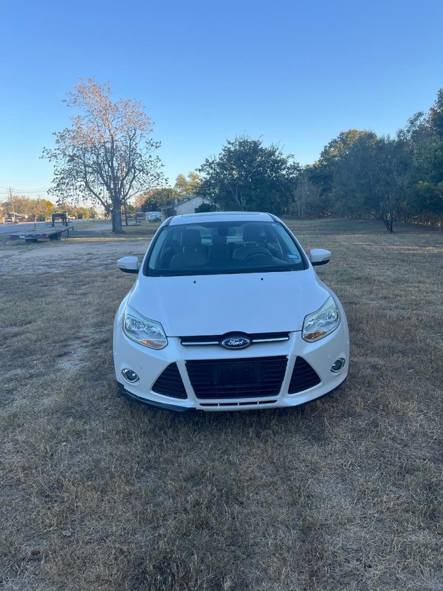 Ford Focus Vehicle Full-screen Gallery Image 02