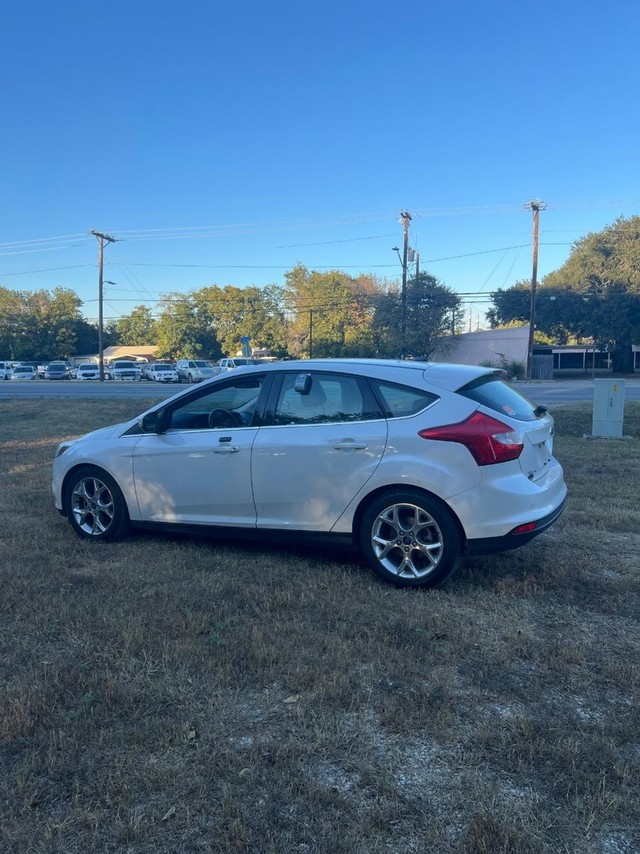 Ford Focus Vehicle Full-screen Gallery Image 04